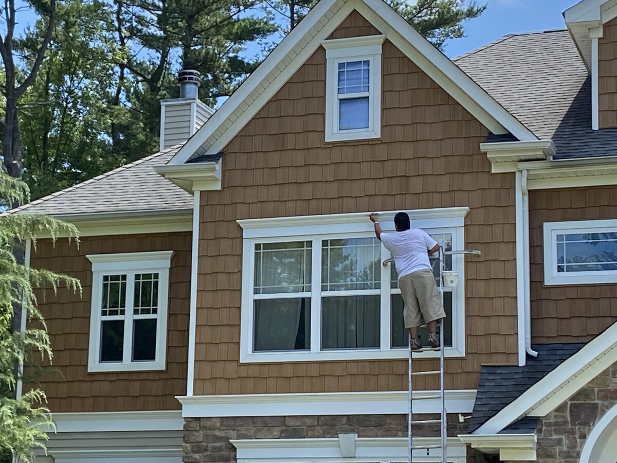 Vinyl cedar shake siding installation | Nansemond River Roofing & Siding